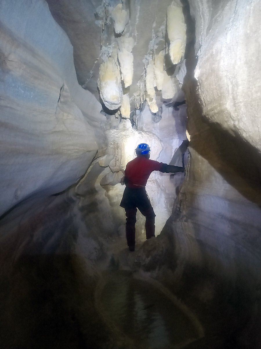 BCRC Norway visit - traversing Kvanndalsgrotta ice cave
