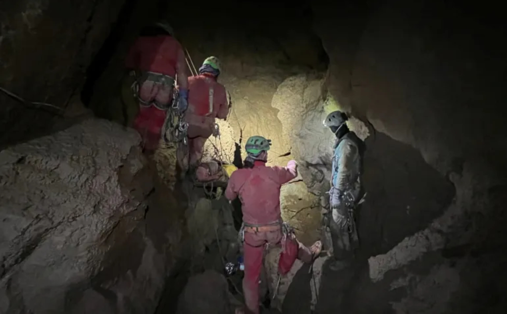 Italian rescuers moving the casualty up the cave (Pic: Italian Alpine Rescue)